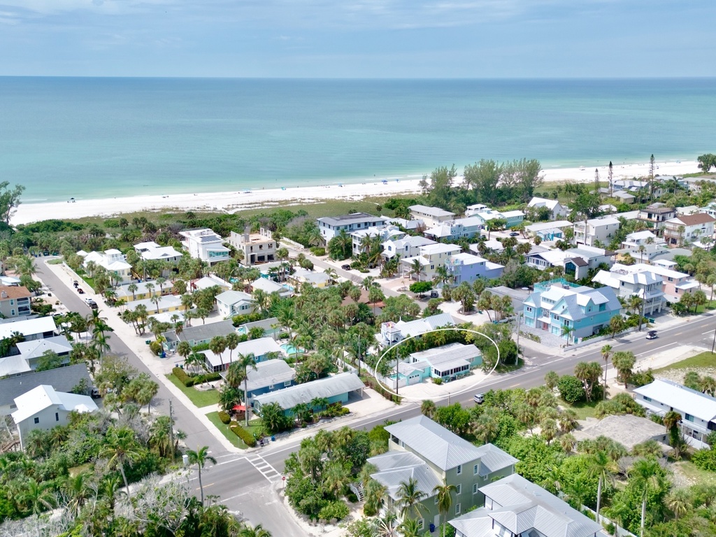 Gulf Shore Cottage by Anna Maria Island Accommodations