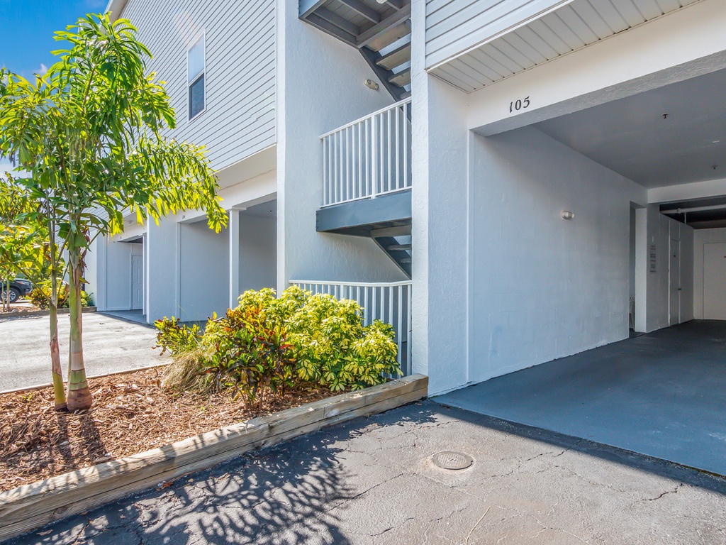 Entryway, Sandy Pointe - AMI Locals