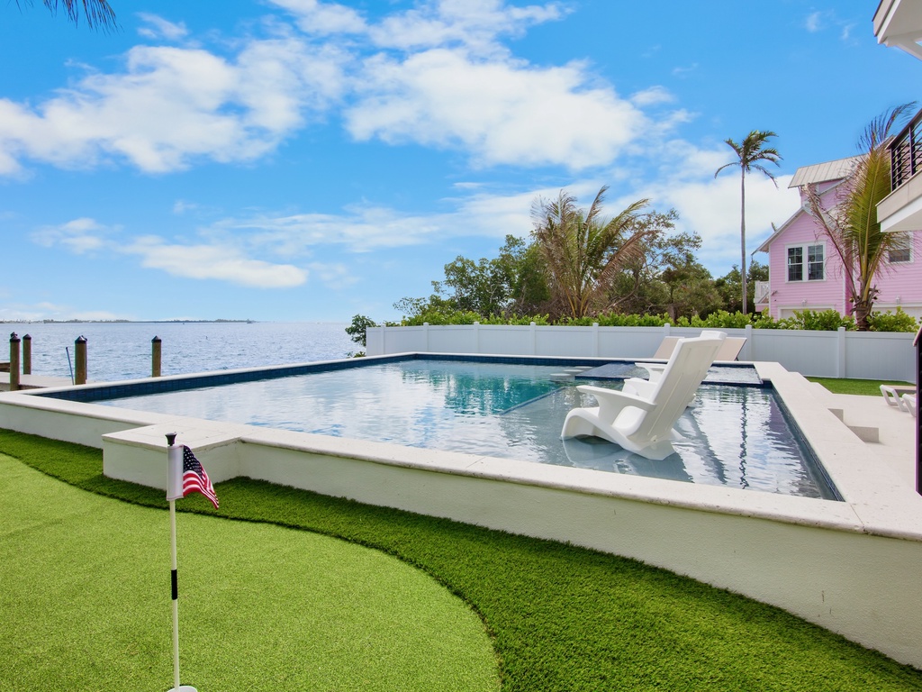 Private pool area and putting green
