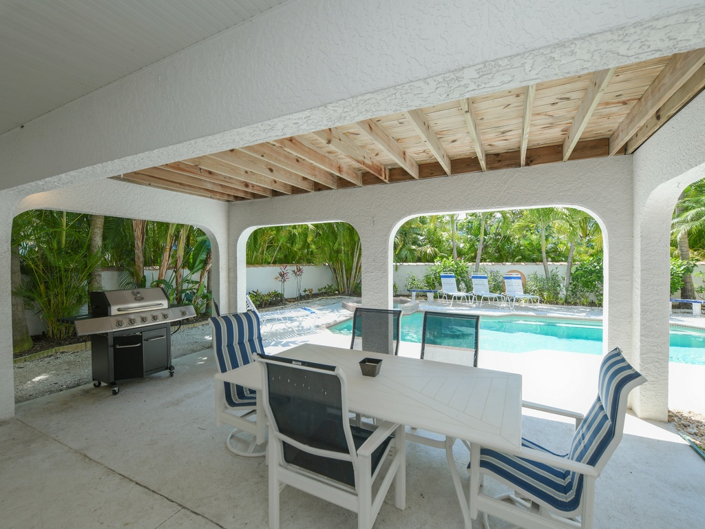 Outdoor Grill and Dining