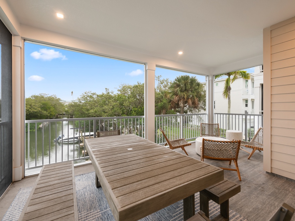 Outdoor Dining and Seating - Balcony