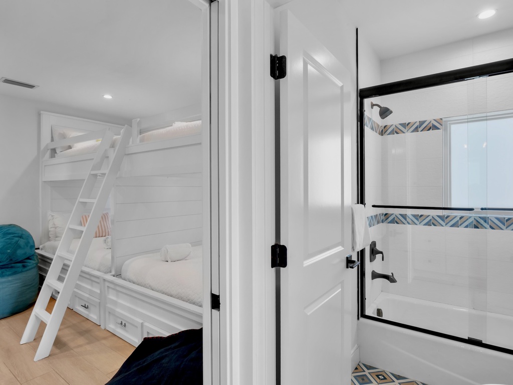 Jack-and-Jill bath with shower/tub combo