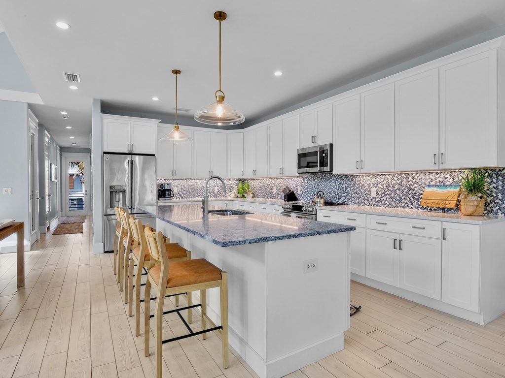 Spacious kitchen with appliances