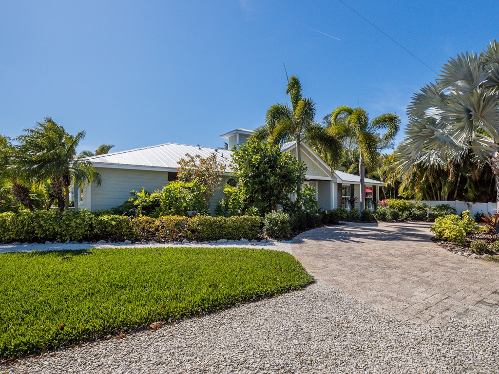 Exterior of No Bad Days by Anna Maria Island Accommodations