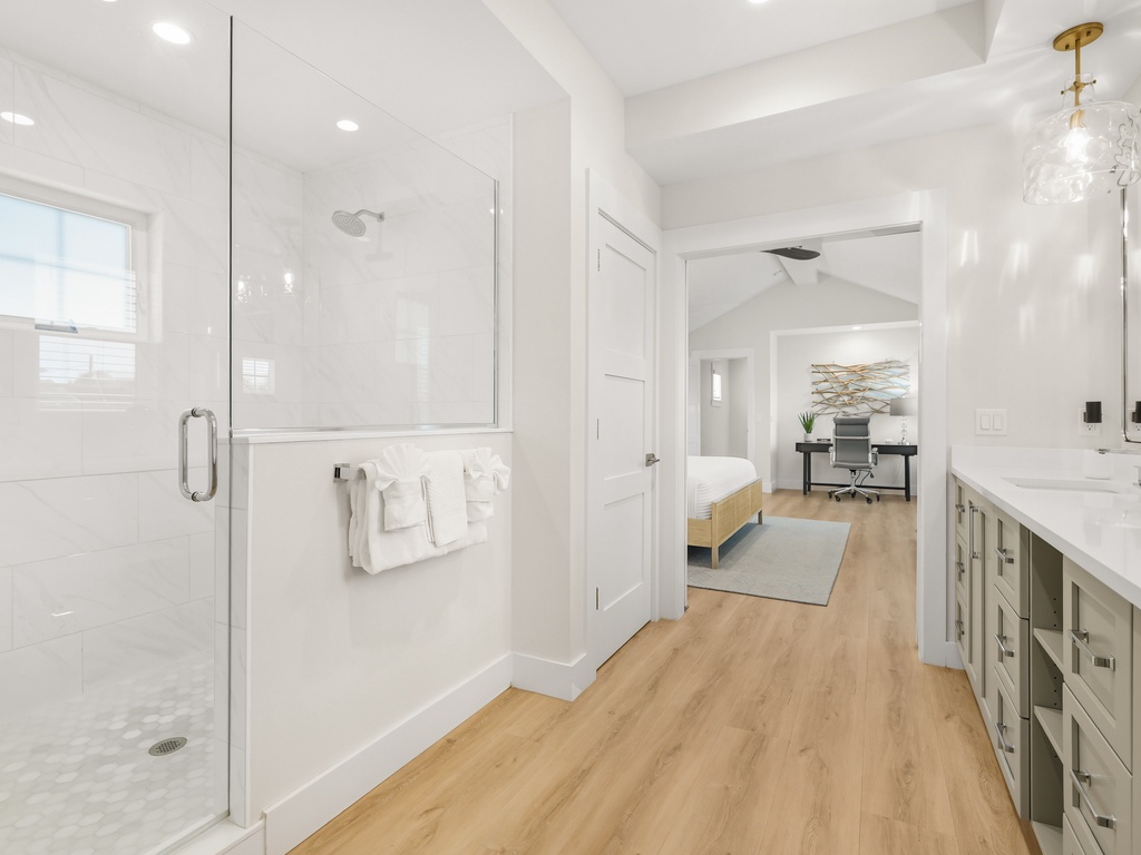 Primary Bathroom, Ensuite
