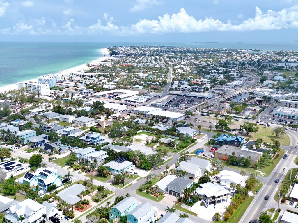 Seabreeze Cottage by Anna Maria Vacations