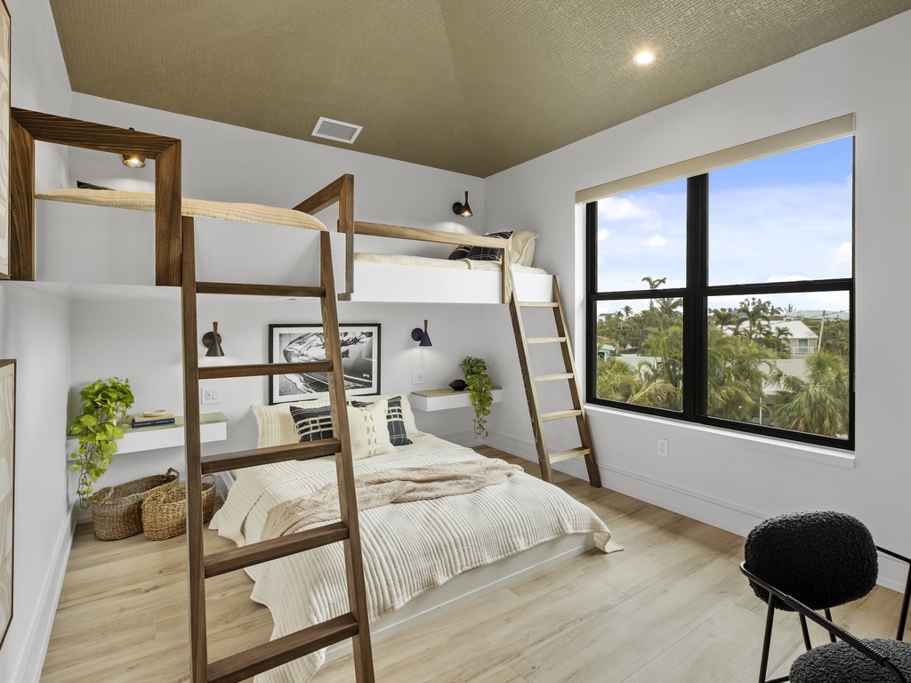 Third Bedroom, twins-over-queen bunks