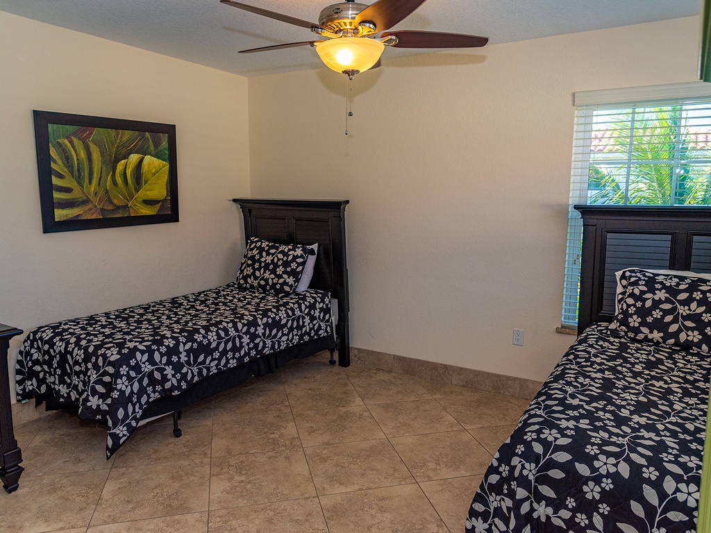 Twin bedroom 2nd floor with plenty of space