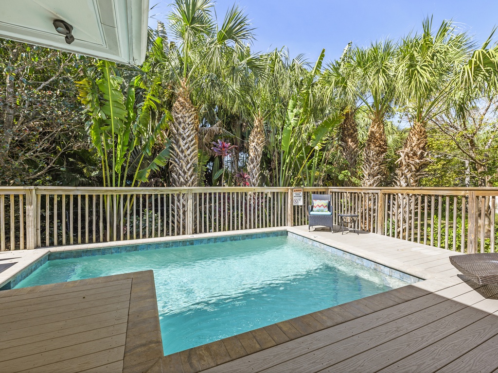 Private Pool with Sun Loungers