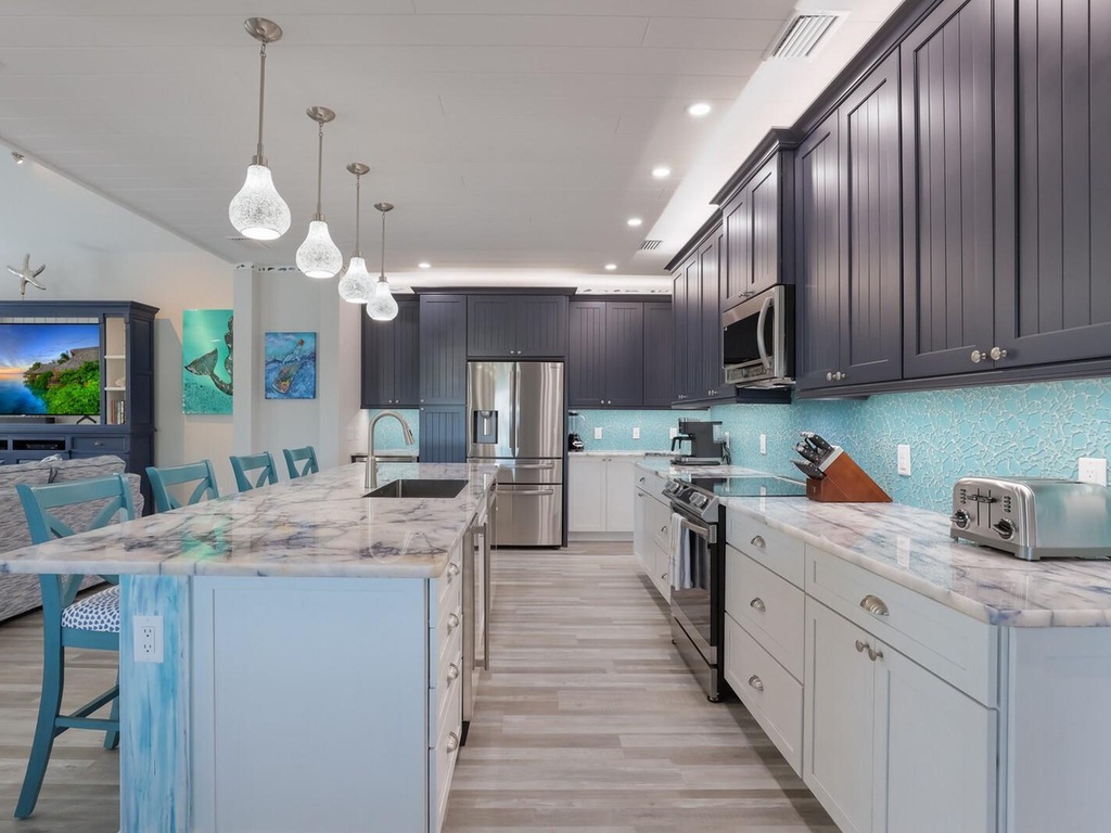 Spacious Kitchen and Island