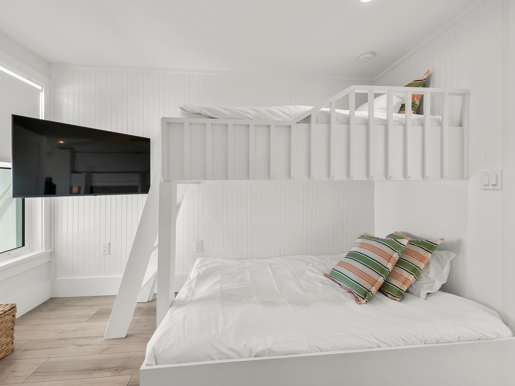Third Bedroom - Twin/Full Bunk