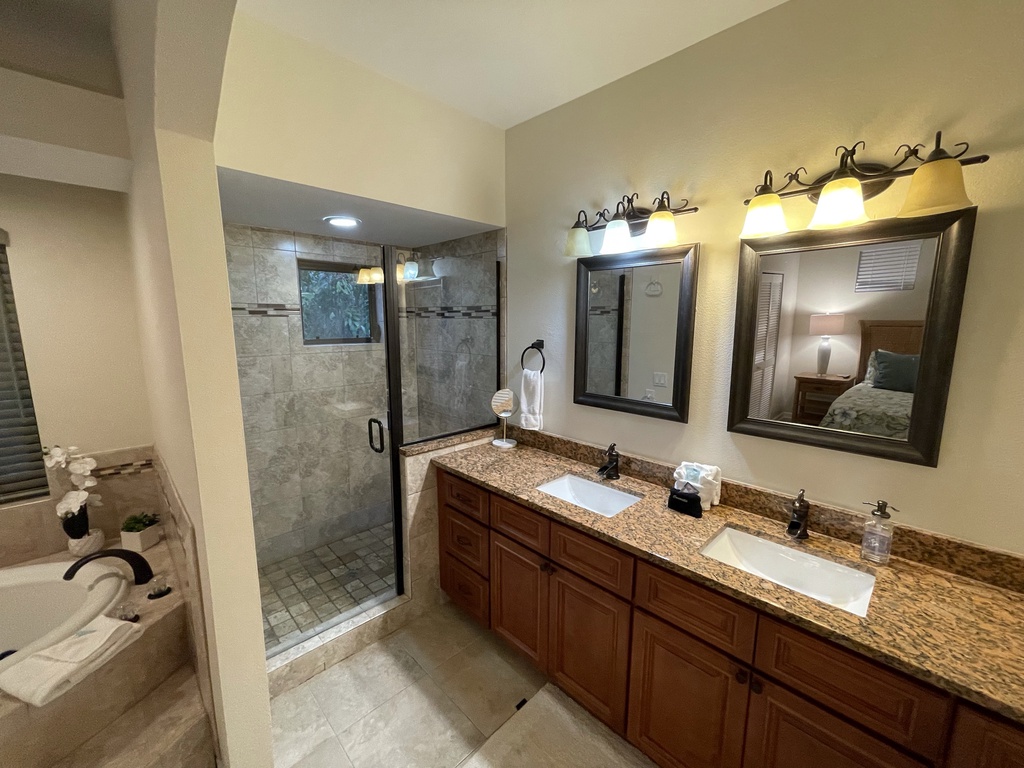 Primary Bedroom, 3rd floor: Ensuite Bathroom