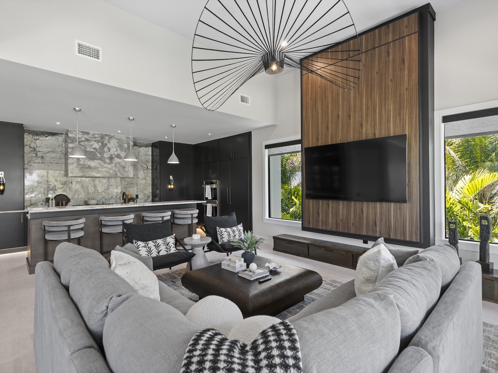 Spacious Living Room with Comfortable Seating