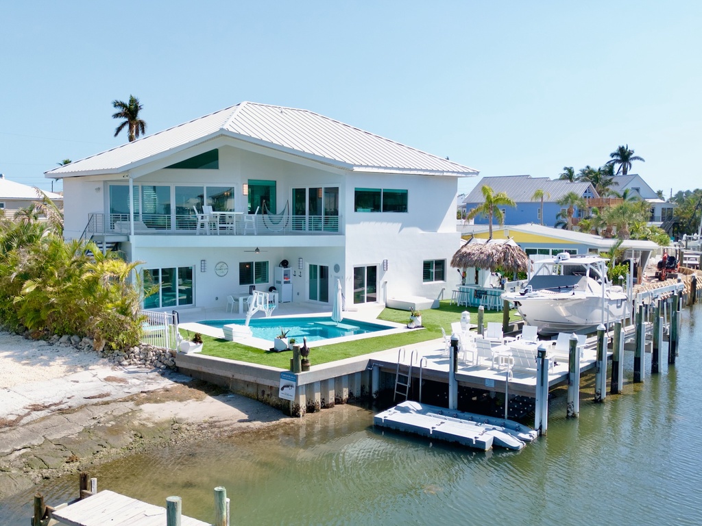 Island Life Villa by AMI Locals