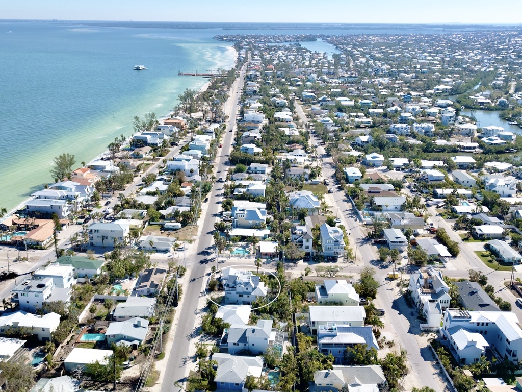 Coconut Breeze Estate by Anna Maria Island Accommodations