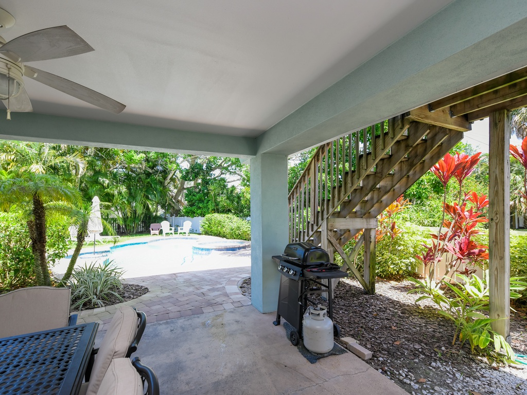 Outdoor Dining Area with BBQ Grill