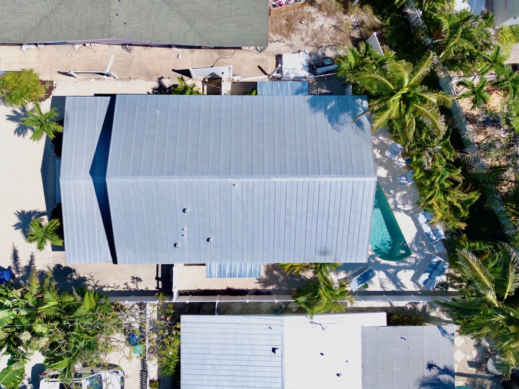 House featuring a pool oasis