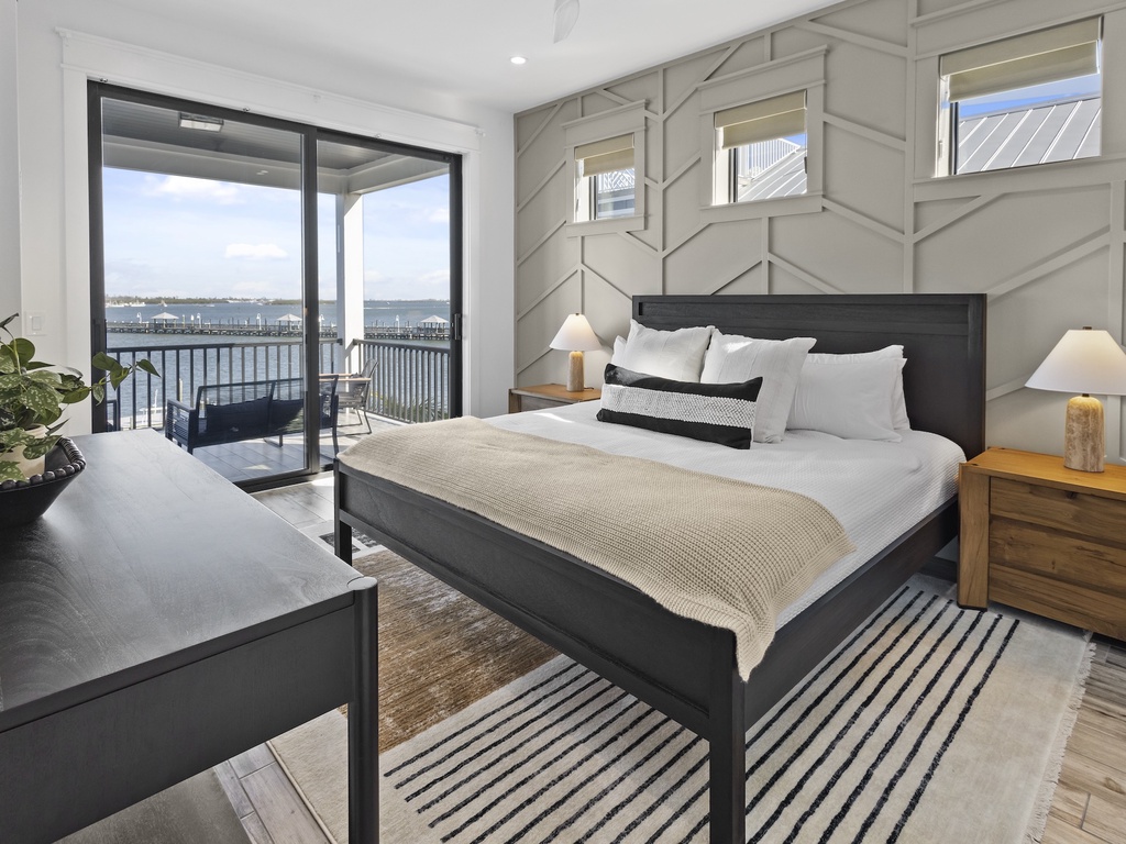 Eighth Bedroom, King