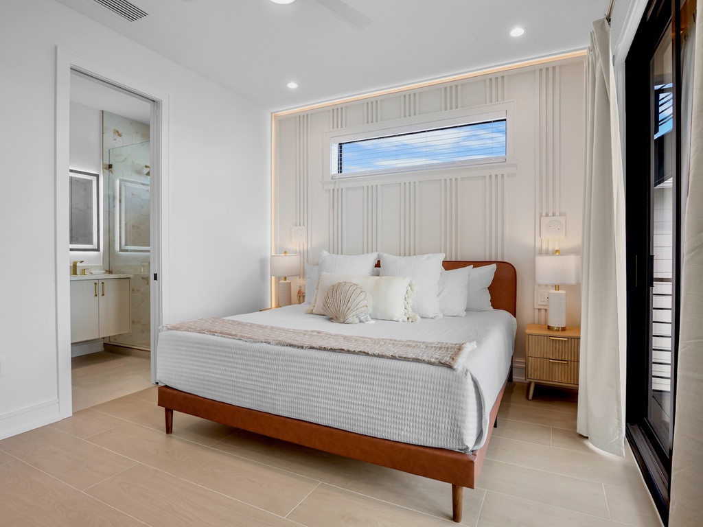 Second Bedroom, King bed