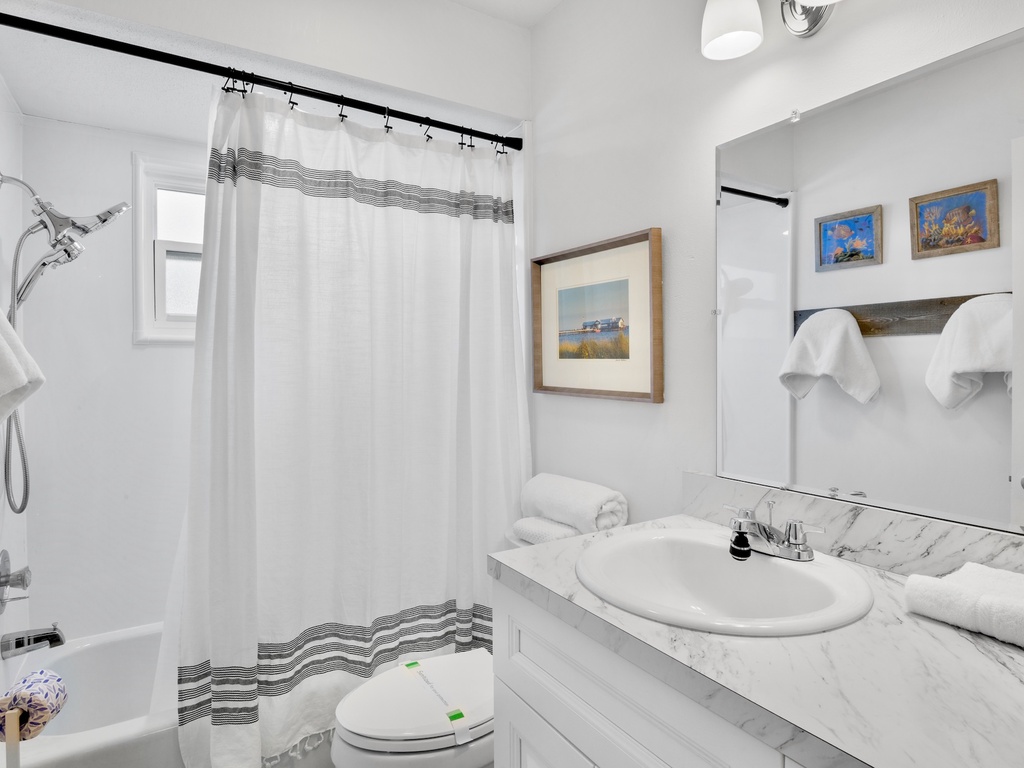 Hall Ensuite Bathroom