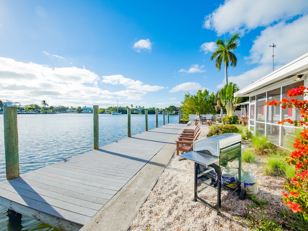 Waterfront Deck, Outdoor Grill