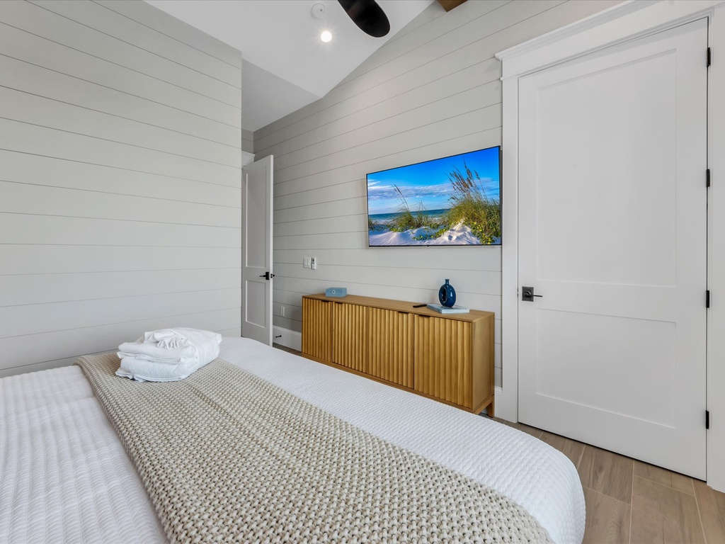 Seventh Bedroom - King