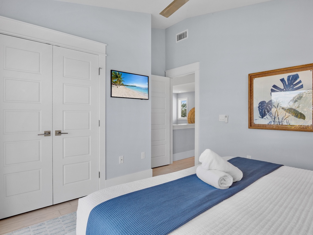 Third Bedroom, King bed