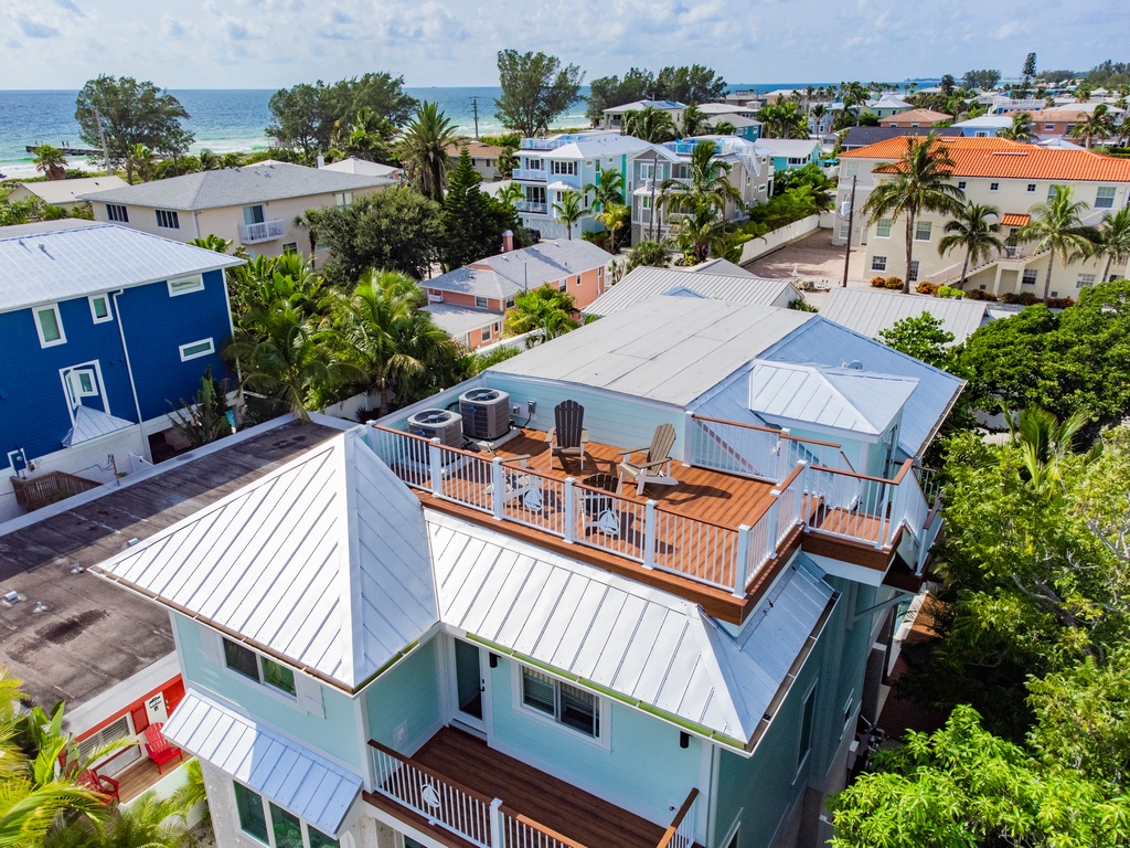 Water views from the rooftop!