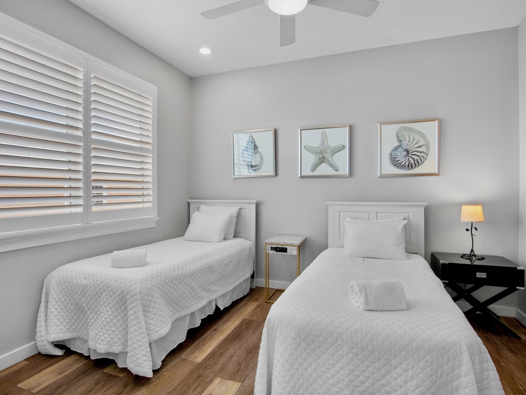 Second Bedroom, Two twin beds