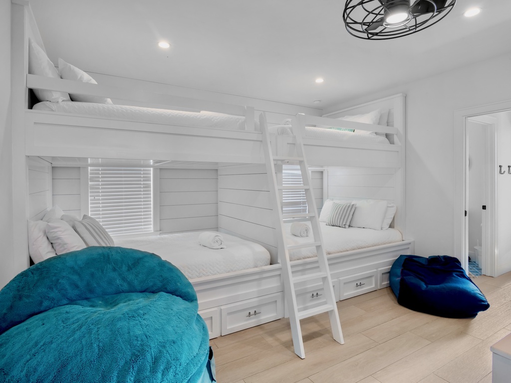 Sixth Bedroom (3rd Floor), Two Full-over-Full bunk beds