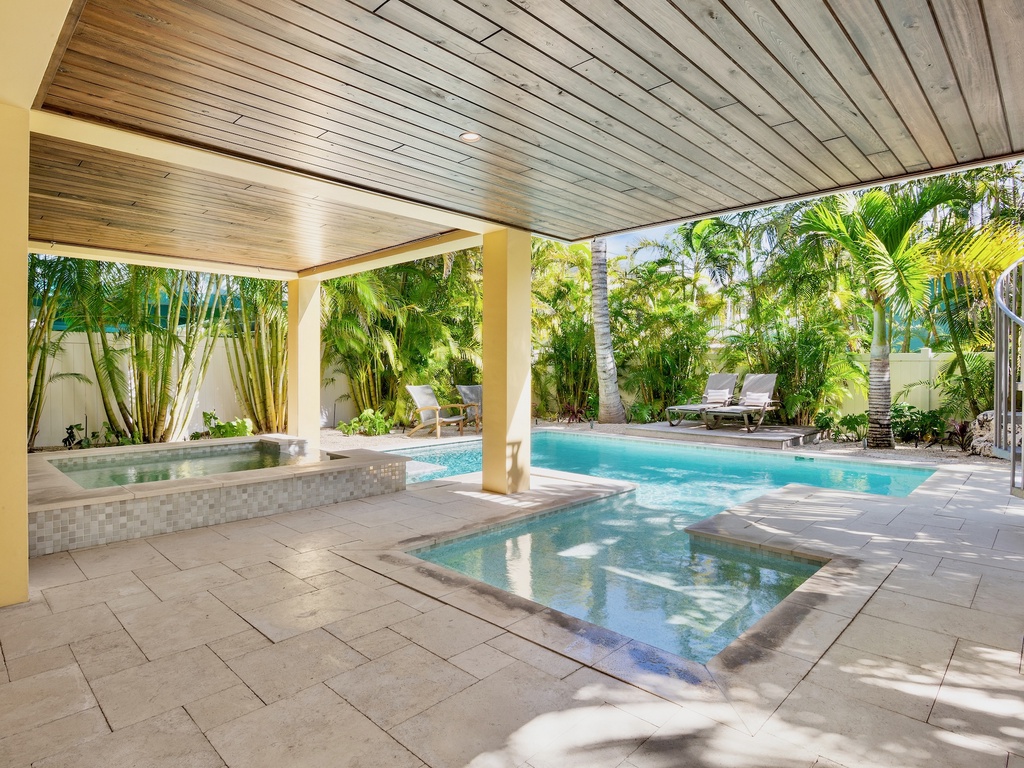 Private tropical with a stunning pool and relaxing spa