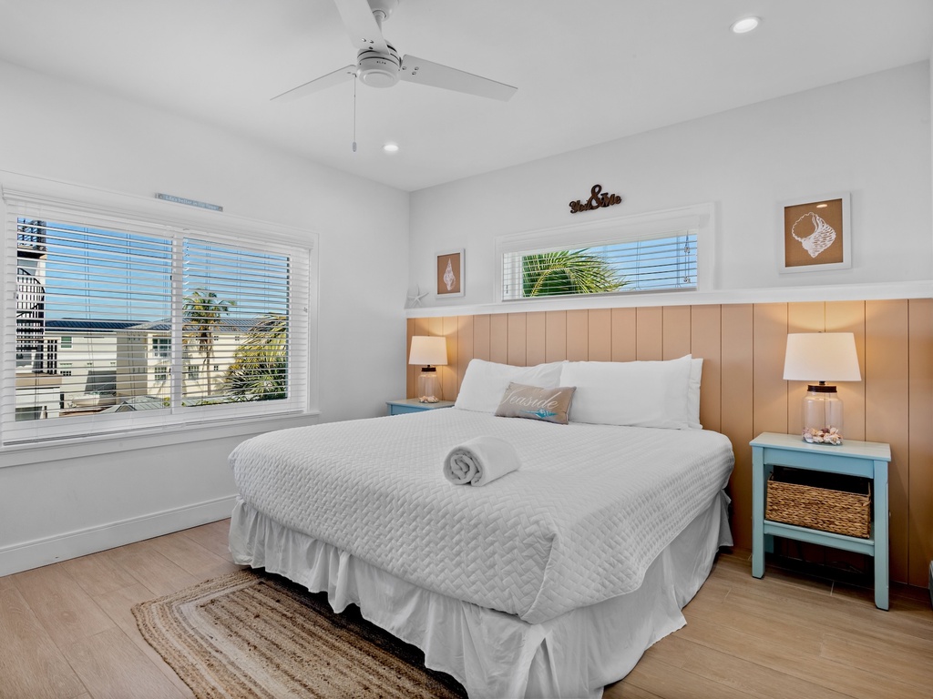 Fourth Bedroom (3rd Floor), King bed