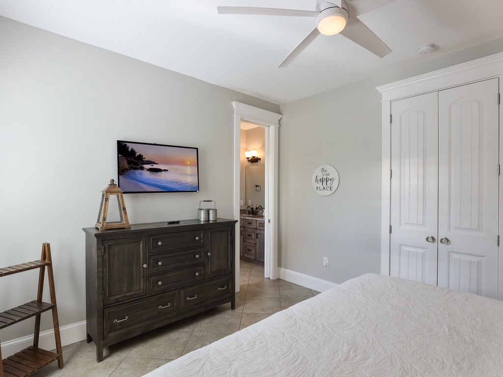 Third Bedroom (2nd Floor), King bed