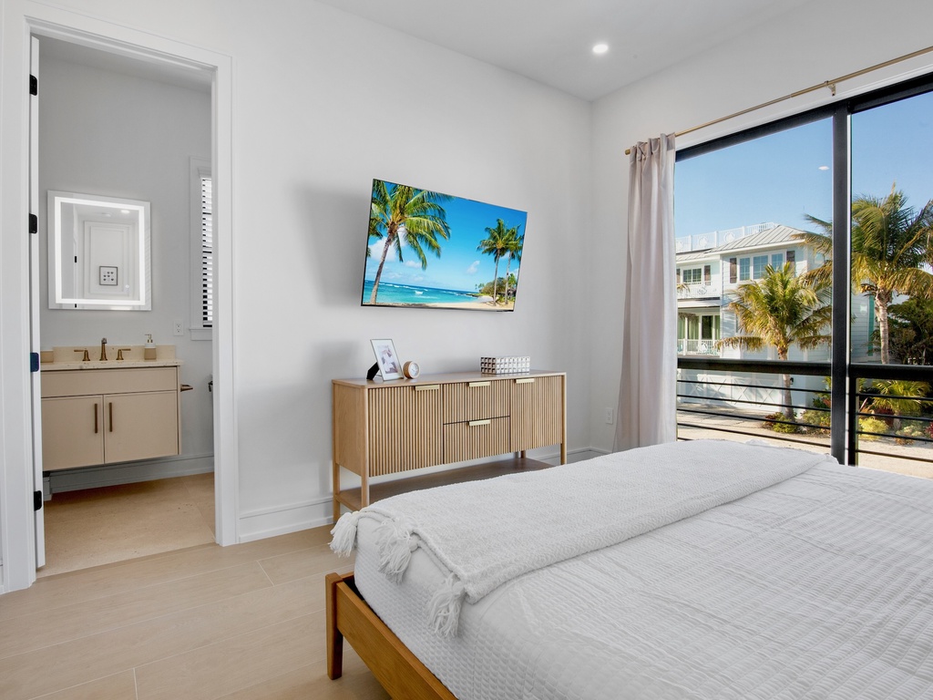 Second Bedroom, King bed