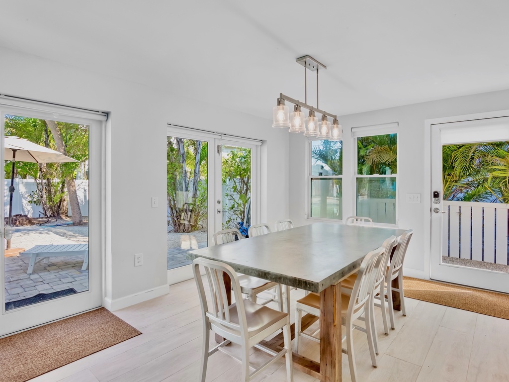 Indoor Dining Room B