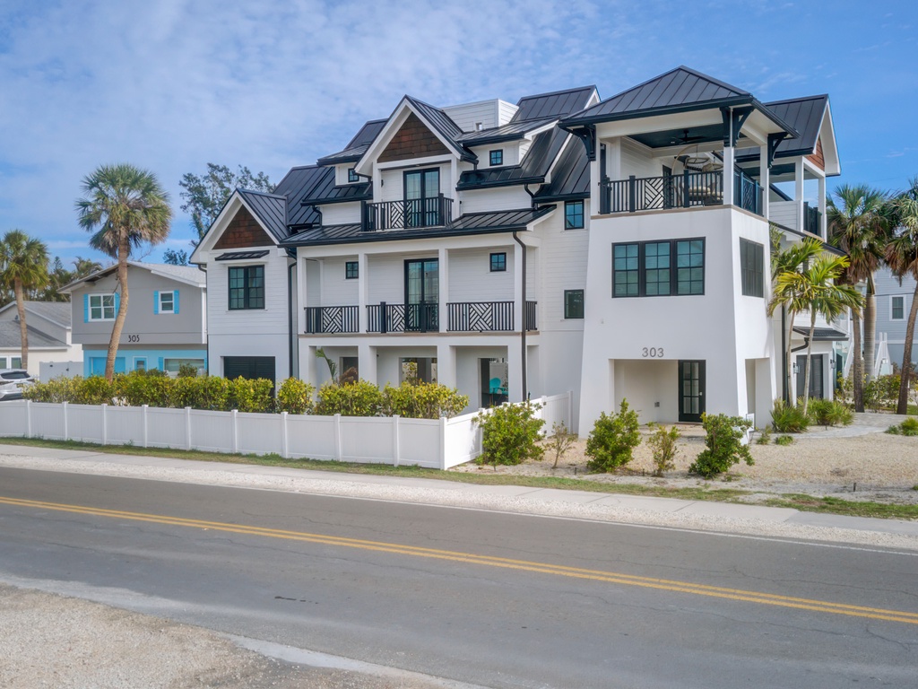 Cloud Nine On Pine by Anna Maria Island Accommodations