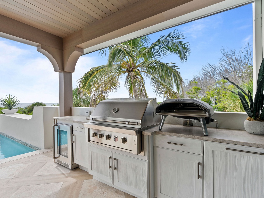 Outdoor Kitchen, Grill & Pizza Oven