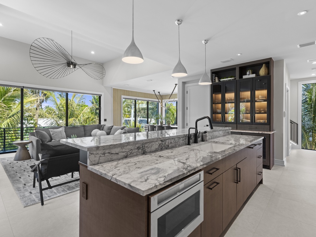 Fully Equipped Kitchen with Island