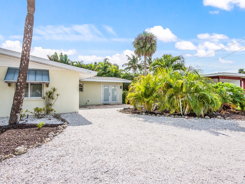 Aggies Treasure by Anna Maria Island Accommodations