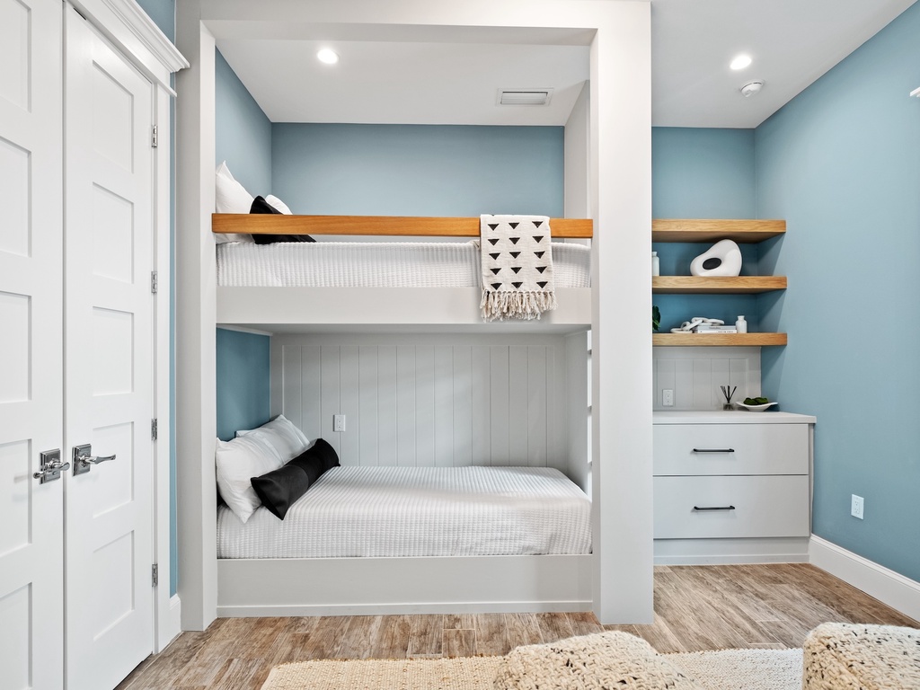 Second Bedroom, 2 Twins