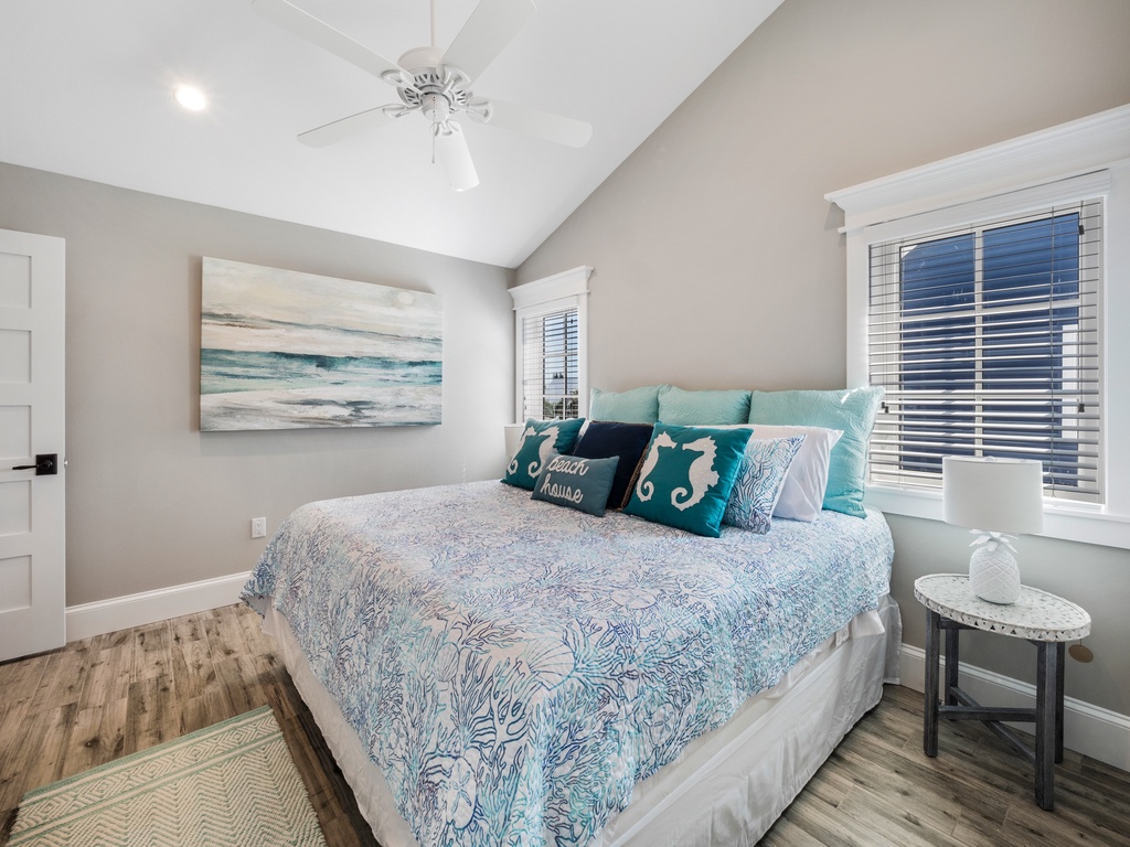 Second Bedroom (2nd Floor), King bed