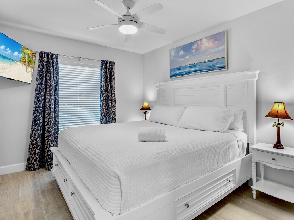 Second Bedroom, King bed