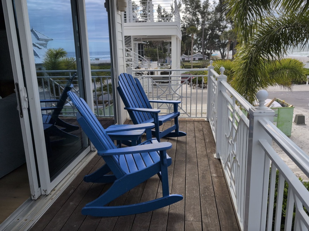 Main Floor Balcony, Seating