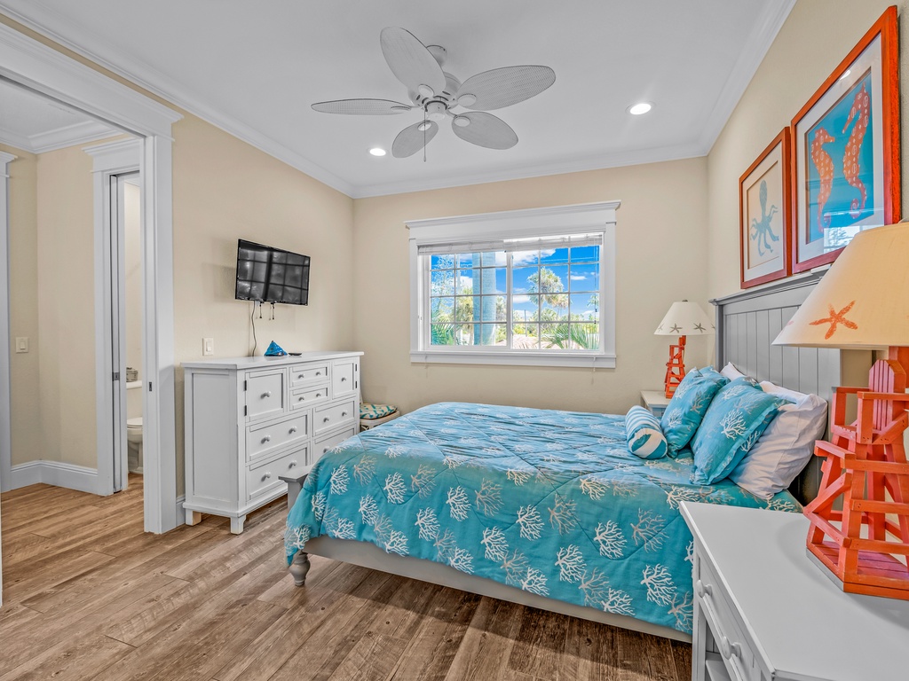 Third Bedroom - Queen