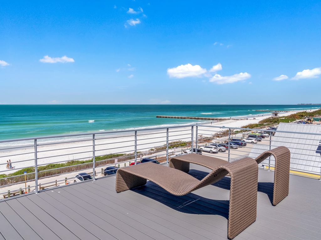 Rooftop Chill Lounge