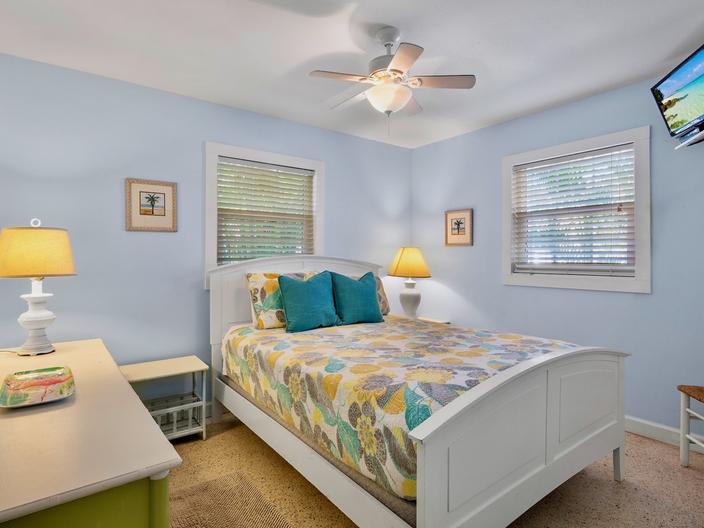 Primary Bedroom - Queen