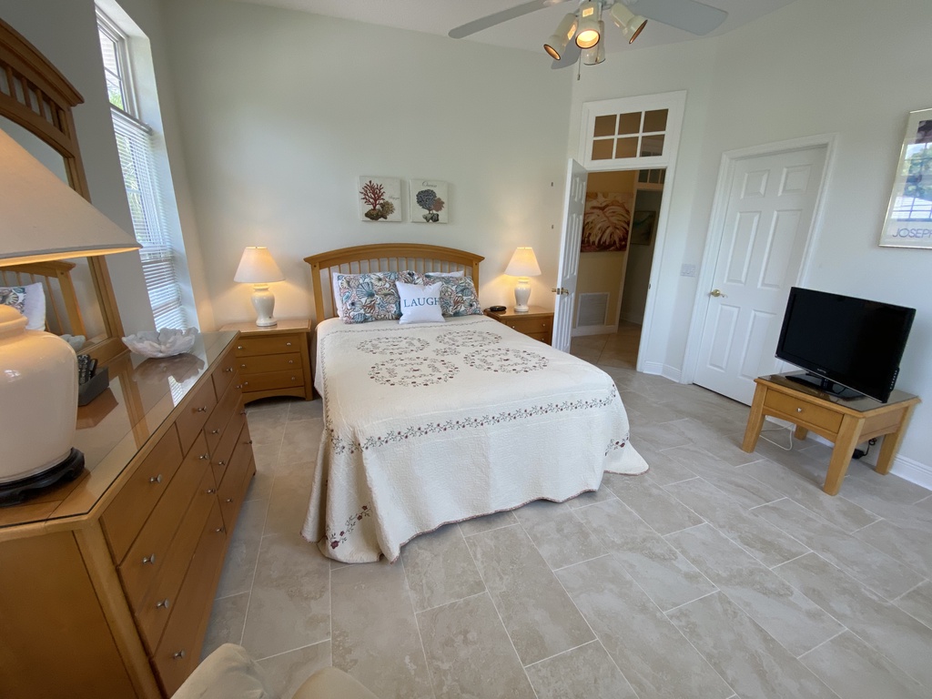 Third Bedroom - Queen