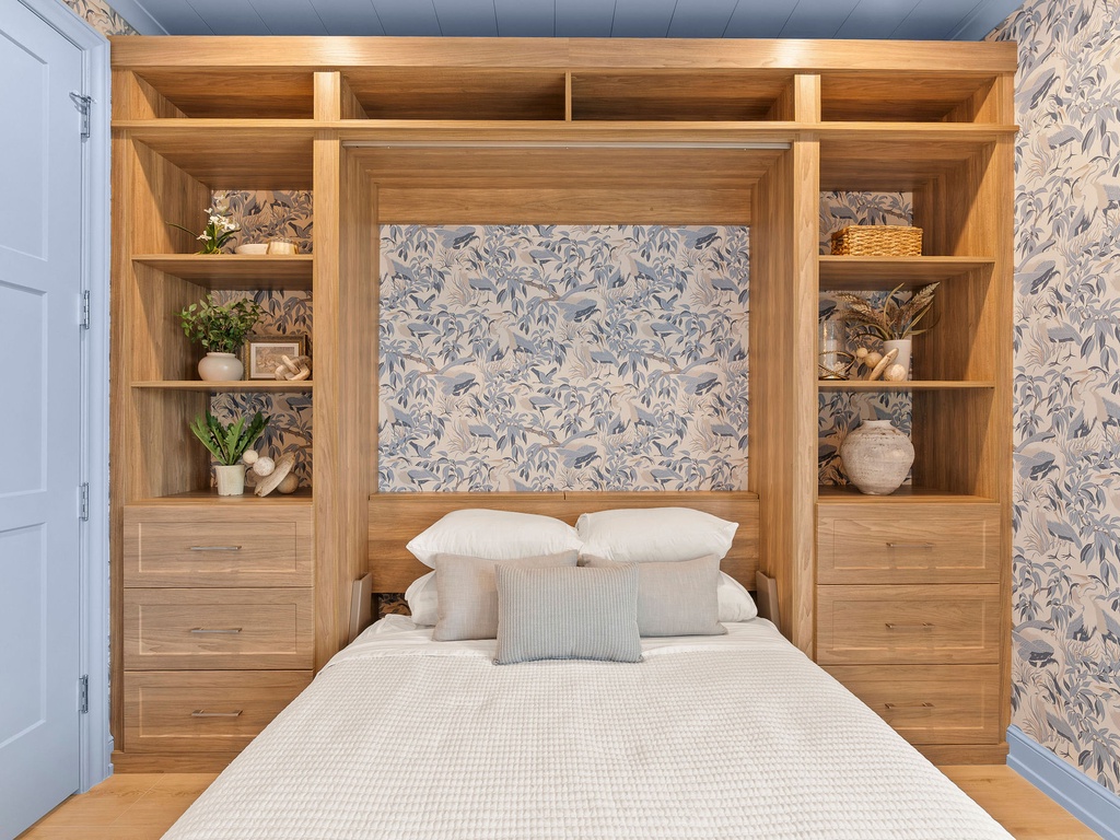 Multi Functional Fifth Room with Queen Murphy Bed