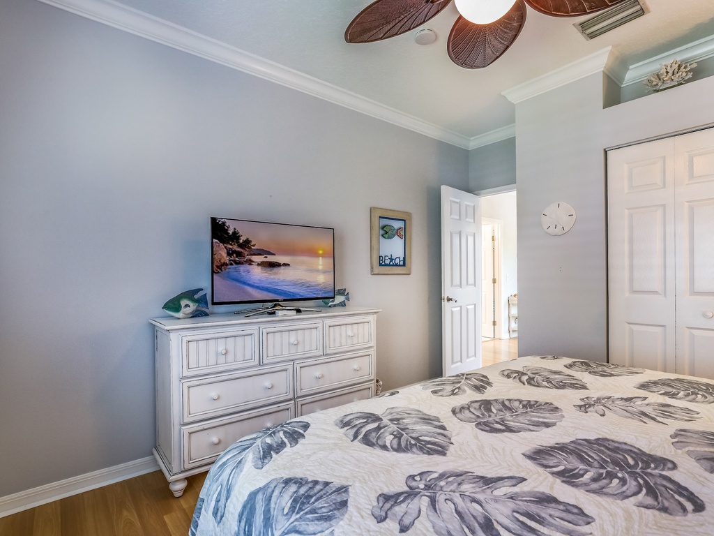 Drift off to sleep in your tranquil bedroom with tropical-themed linens and entertainment ready for your evening wind-down.