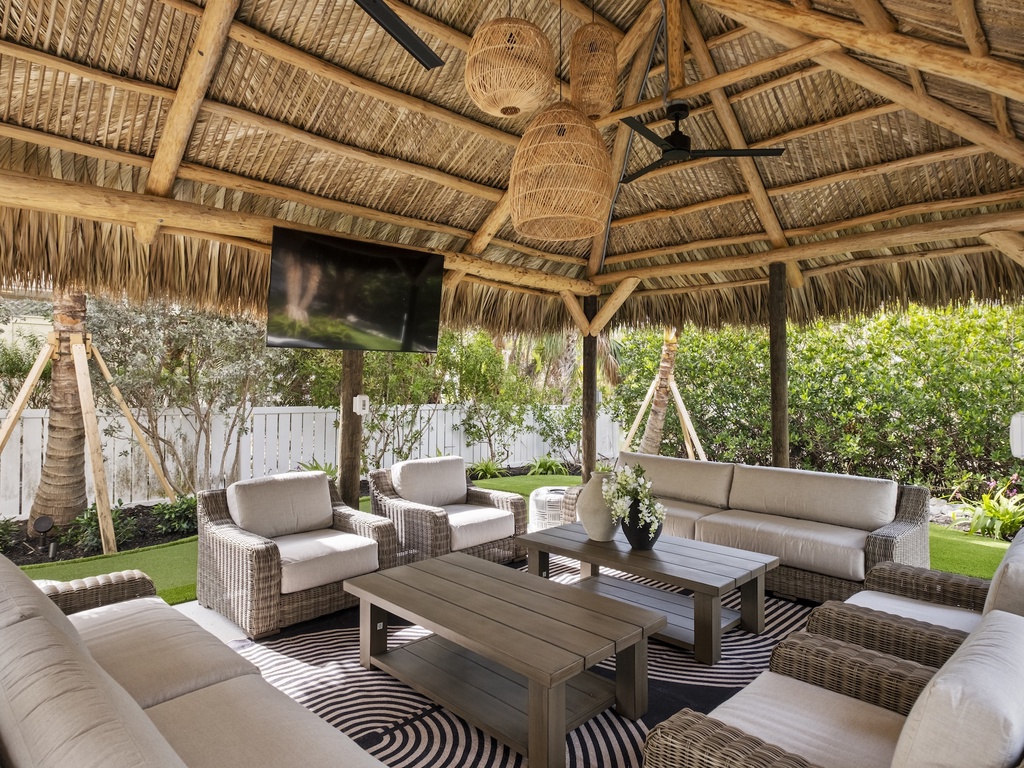 Outdoor lounge
